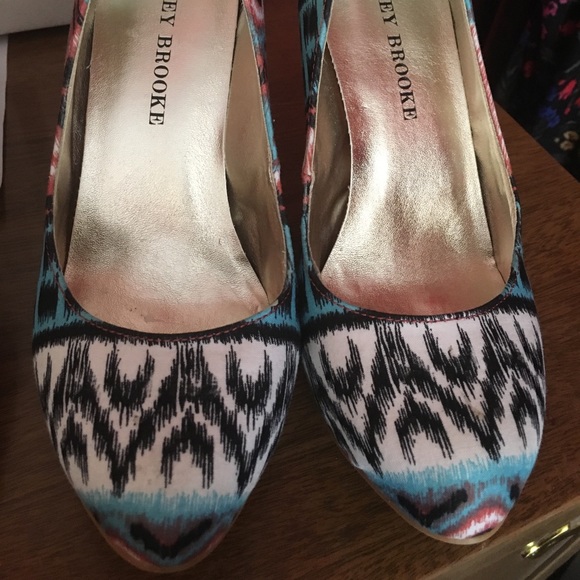Aztec pumps - Picture 2 of 2
