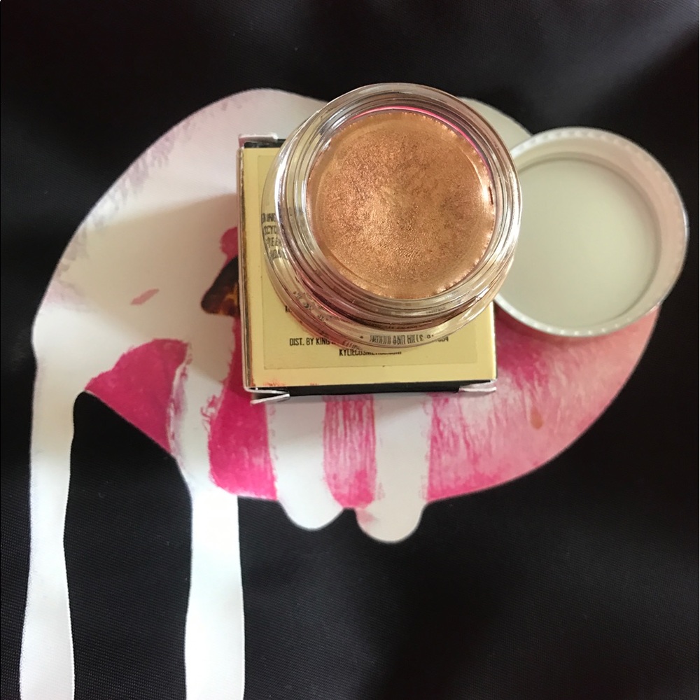 Kylie Jenner eye shadow!! Very pretty!!