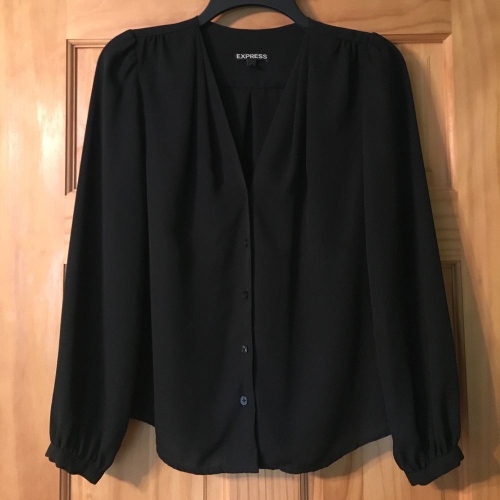 ✨ EXPRESS V-Neck Button Down Blouse