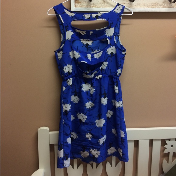 Urban Outfitters Dress cut out back - Picture 2 of 2