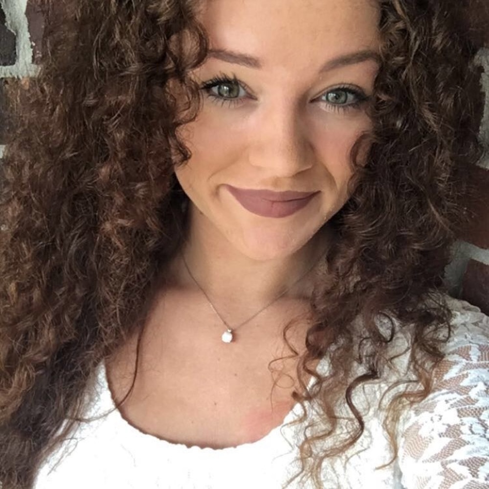 Meet your Posher, Carlye