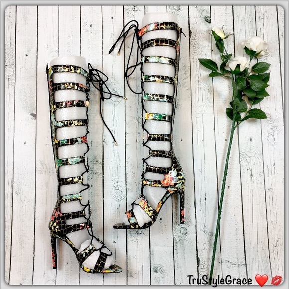 BNIB🌹Gorgeous Privileged Floral Lace-Up Gladiator - Picture 2 of 8