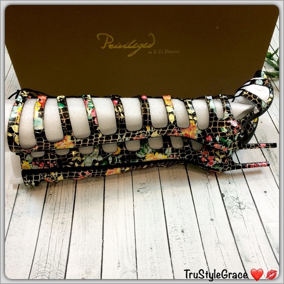 BNIB🌹Gorgeous Privileged Floral Lace-Up Gladiator - Picture 4 of 8