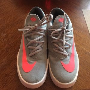 Girls Nike KD size 4