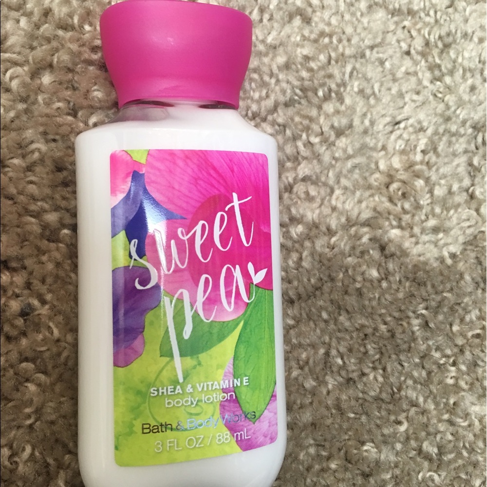 FREE WITH PURCHASE B&b sweet pea 3oz lotion