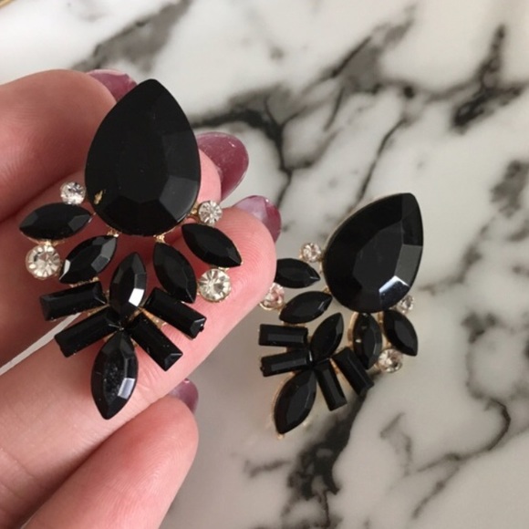 Black statement crystal earrings - Picture 3 of 3