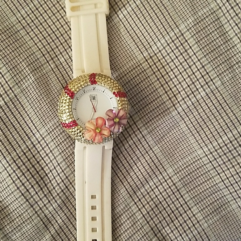 Watch - Picture 2 of 4