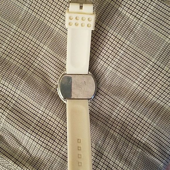 Watch - Picture 3 of 4