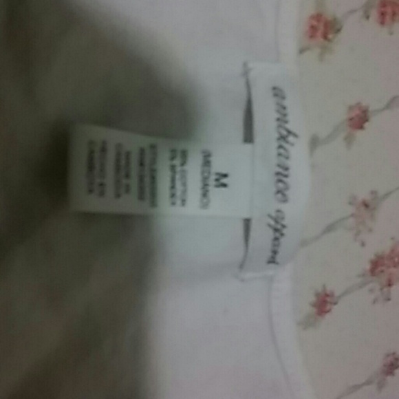 White short sleeve crop top - Picture 2 of 3