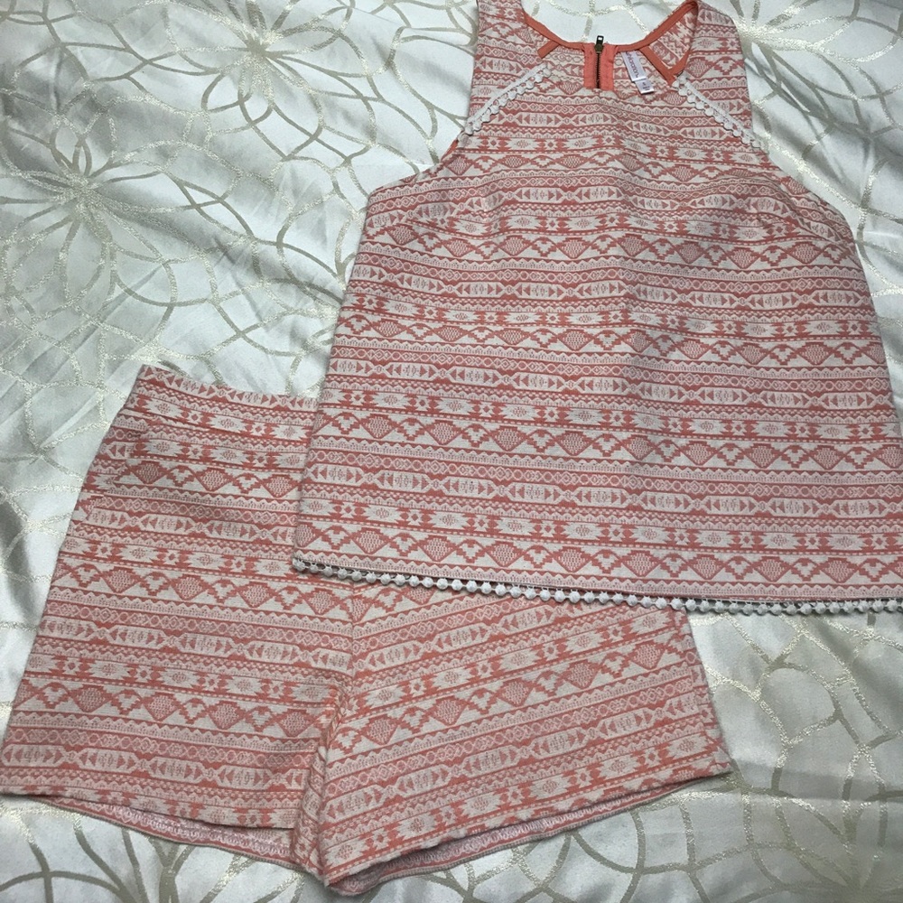 Super cute peach and cream Aztec set