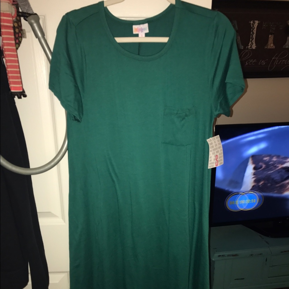 BNWT LULAROE KELLY GREEN CARLY