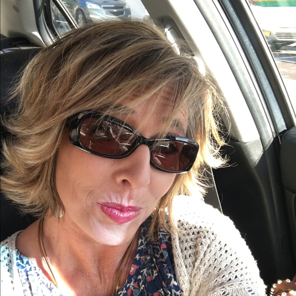 Meet your Posher, Julie