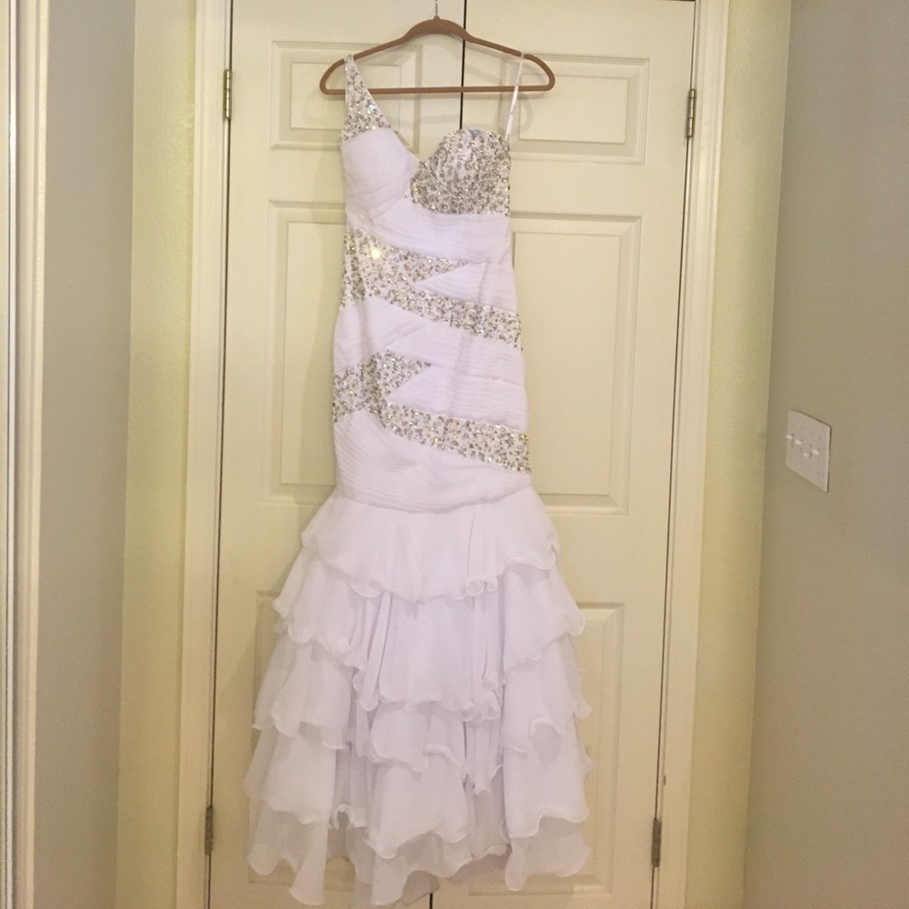 White Tony Bowls mermaid prom or pageant gown.