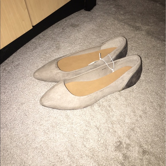 GAP Shoes - 🆕 Women's Faux Gray Point-Toe Suede Ballet Flats