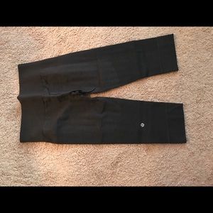Dark Charcoal/Black Lululemon Crop Pants Size 6