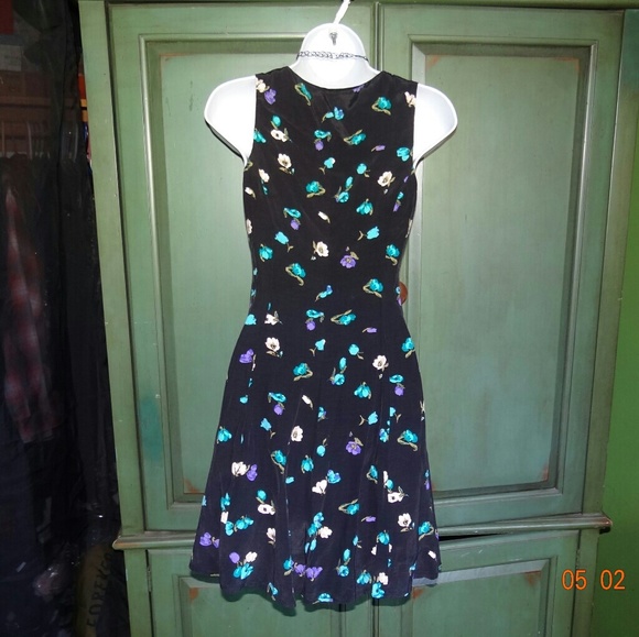 Forever 21Black Floral Dress - Picture 4 of 5