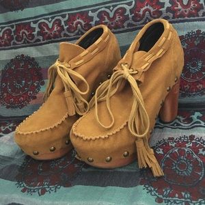 Frogg Brand Moccasin Heels. Size 7.