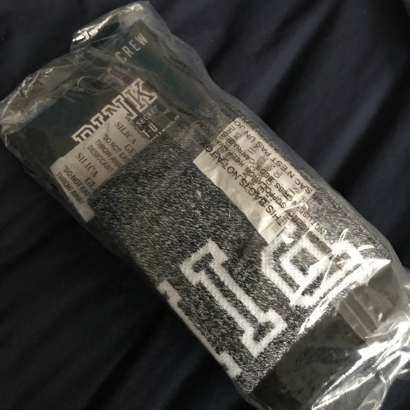 ✨2 pairs✨PINK VS crew socks NWT - Picture 2 of 3