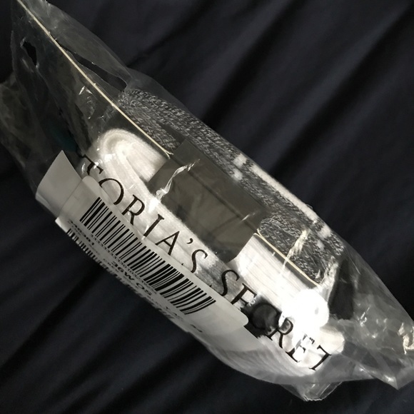 ✨2 pairs✨PINK VS crew socks NWT - Picture 3 of 3