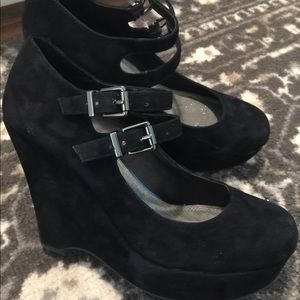 Black Gianni Bini wedge heels