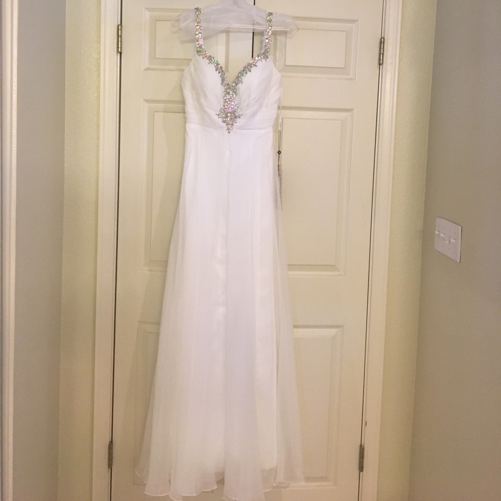 Alyce Paris ivory white prom or pageant gown. NWT