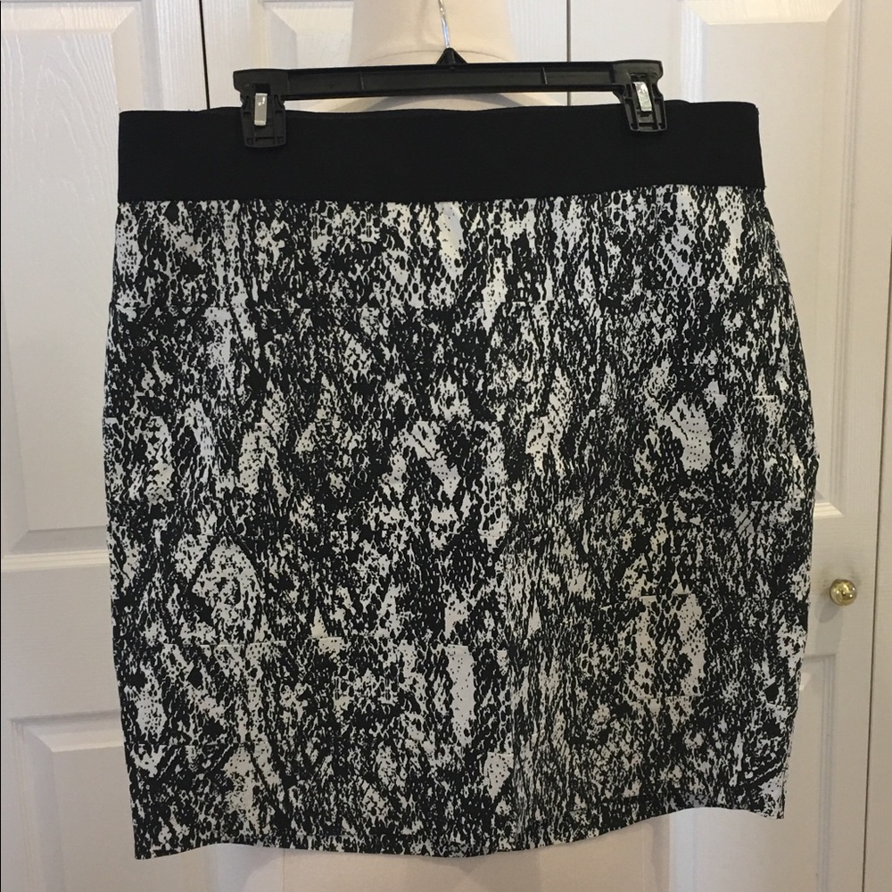 Style & Co. Stretch Skirt in Black & White Print