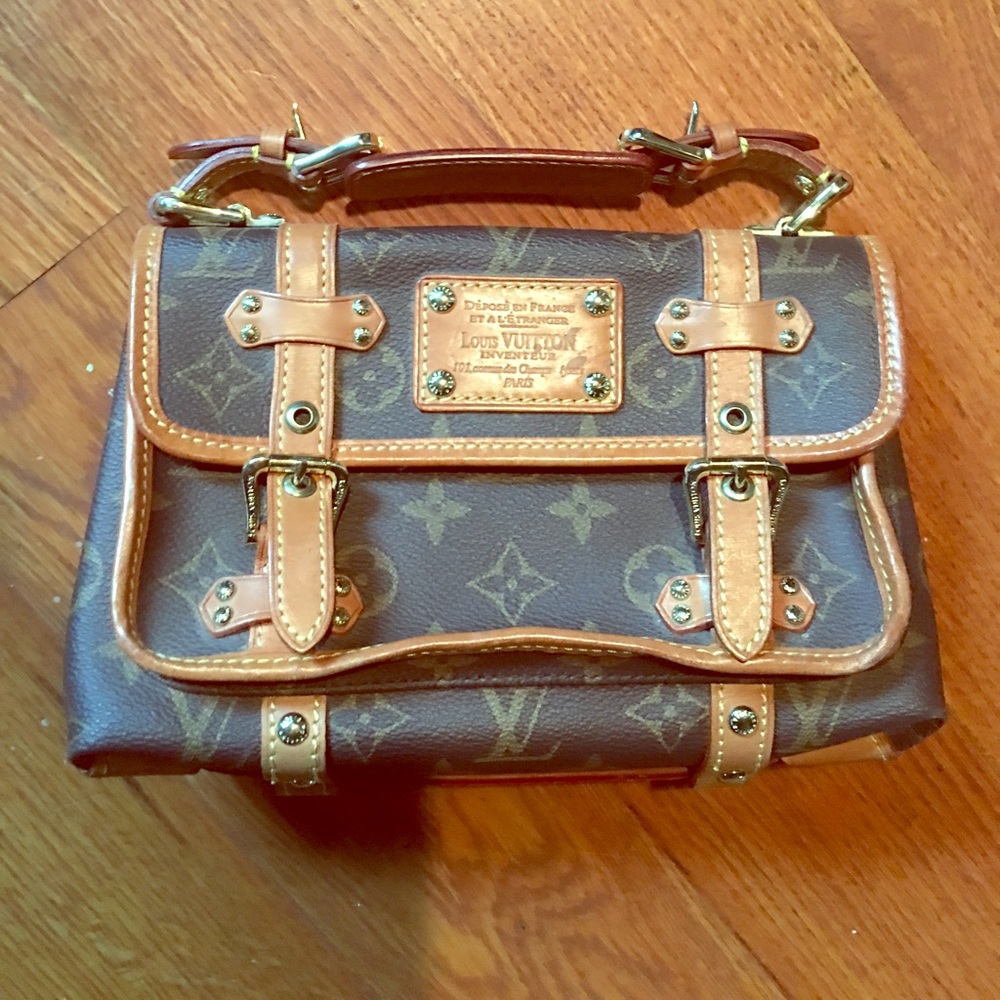 Great condition Louis Vuitton Purse !!!