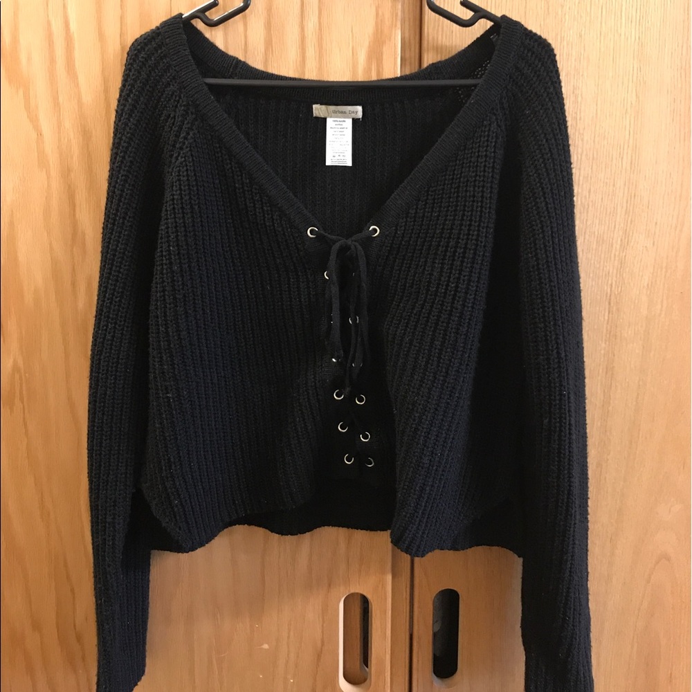 SOLD💸 Lace up cropped v neck sweater