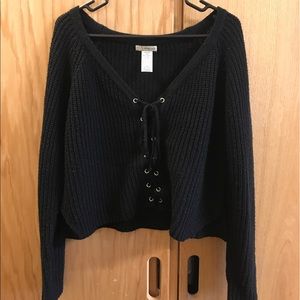 SOLD💸 Lace up cropped v neck sweater