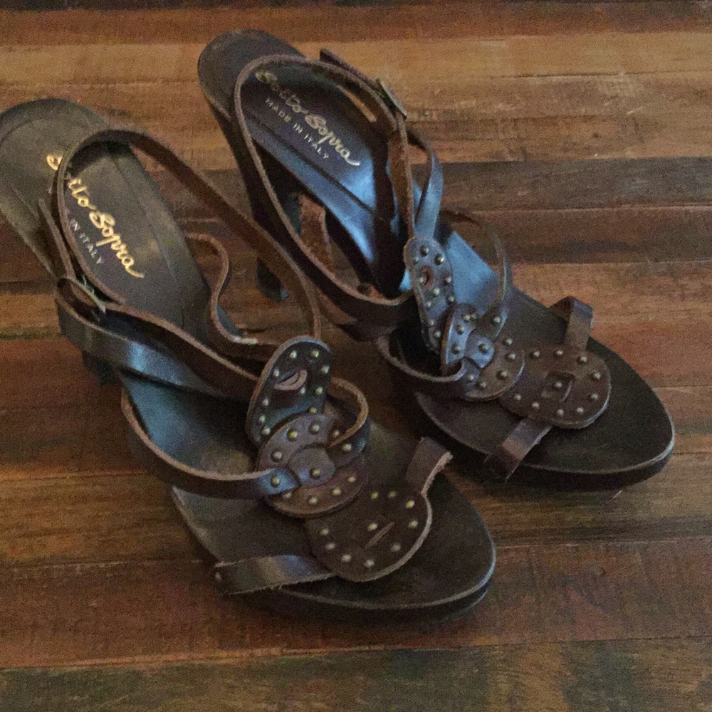 New Sotto Sopra adorable wooden and leather pump
