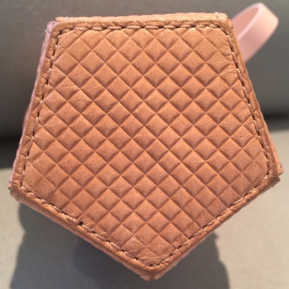🚫SOLD Kate Spade Ice Cream Cone Wristlet 🎉HP🎉🎉 - Picture 4 of 8