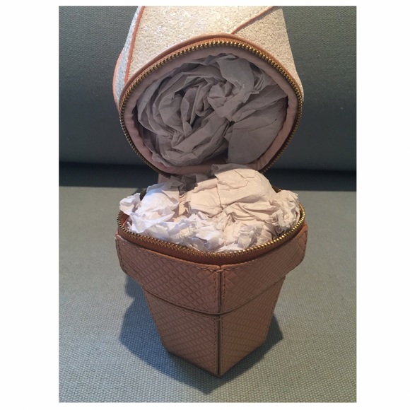 π«SOLD Kate Spade Ice Cream Cone Wristlet πHPππ - Picture 6 of 8