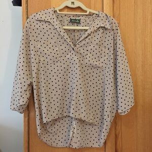 Collard blouse with one button and pockets!
