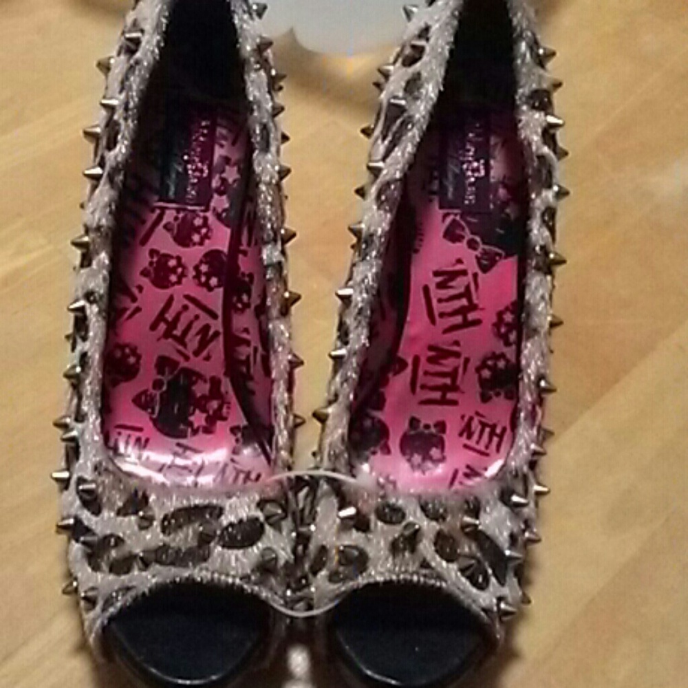 Avril heels