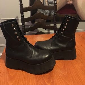 Unif platform Leather lace up boots. BLACK