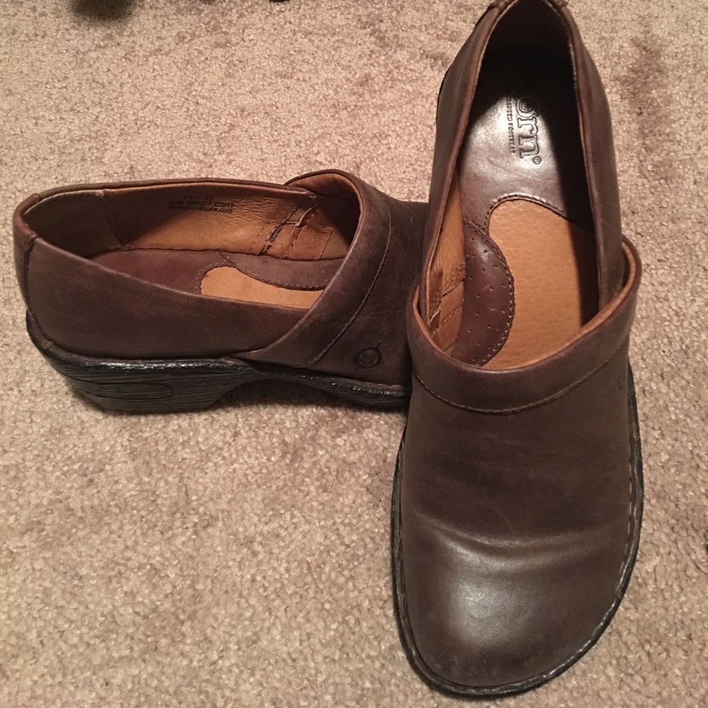 Born brown clogs
