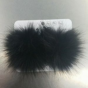 Black pom pom clips
