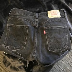 Black high waisted Levi shorts!