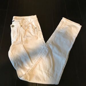 White skinny jeans