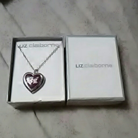 A necklace - Picture 1 of 1