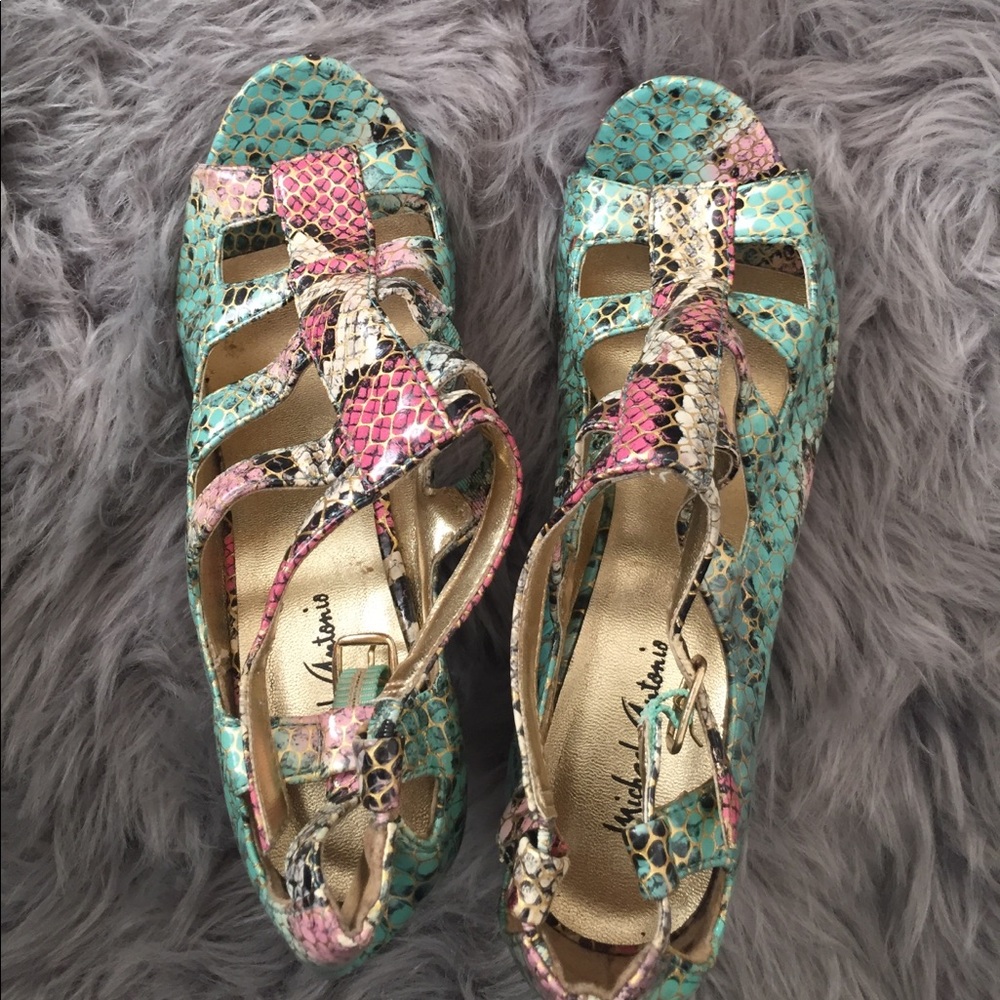 Turquoise/pink snake skin print pumps.