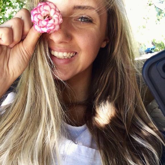 Meet your Posher, Sara - Picture 1 of 1