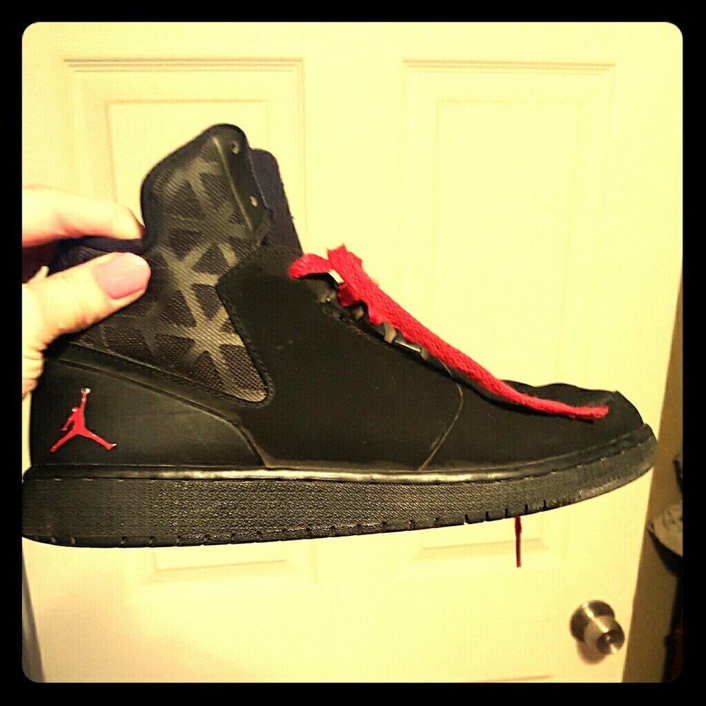 Boys jordans size 6