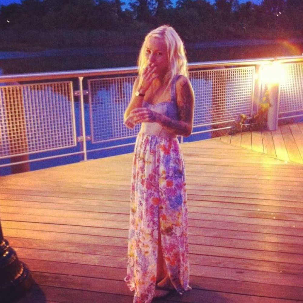 Meet your Posher, Bee