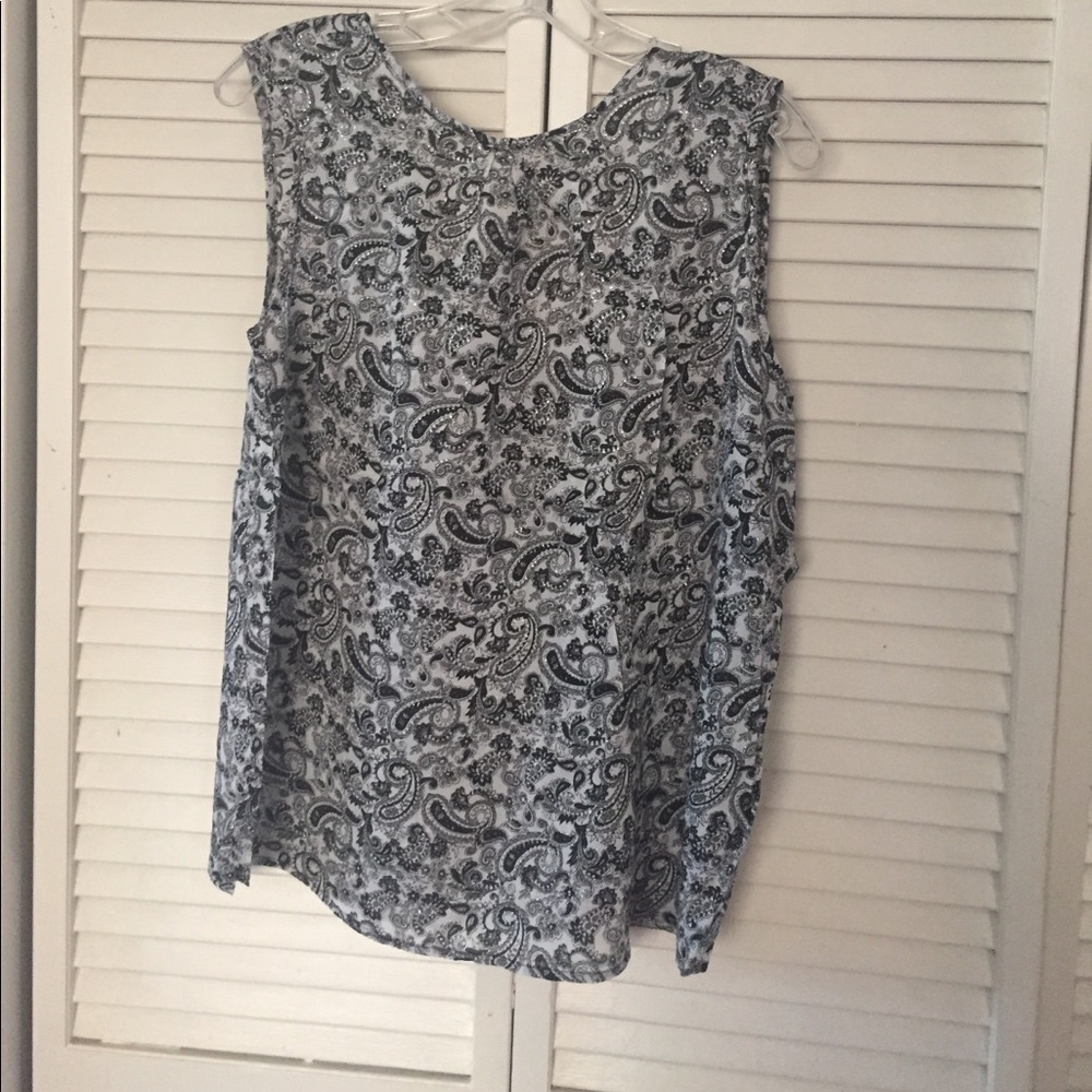👄Paisley Blouse with cut out back👄