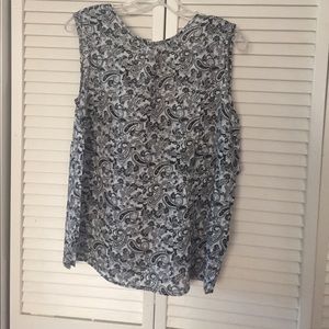 👄Paisley Blouse with cut out back👄