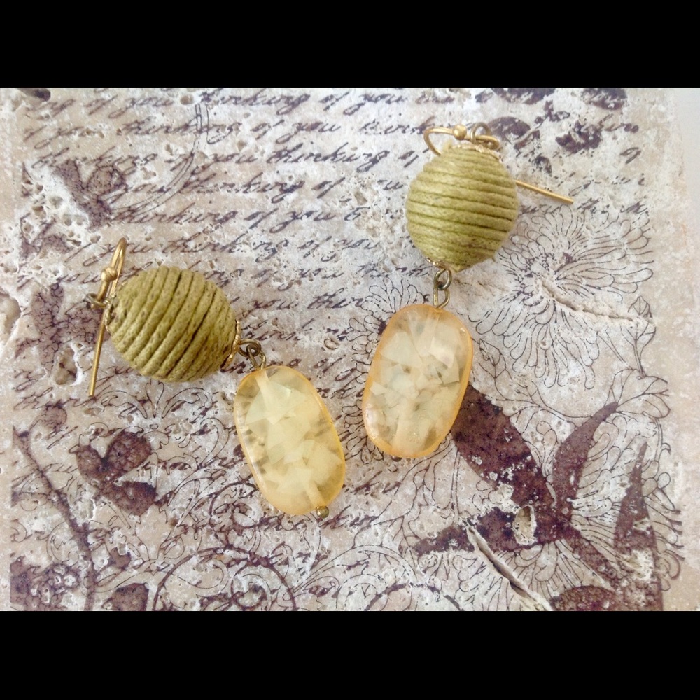 Unique goldish/green drop pierced earrings