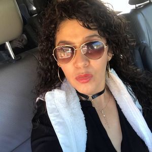 Meet your Posher, Clarissa