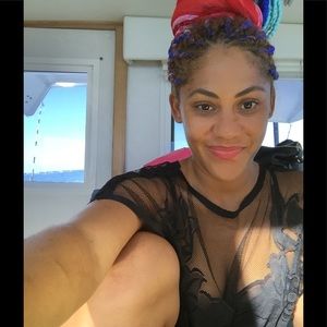 Meet your Posher, Adriana