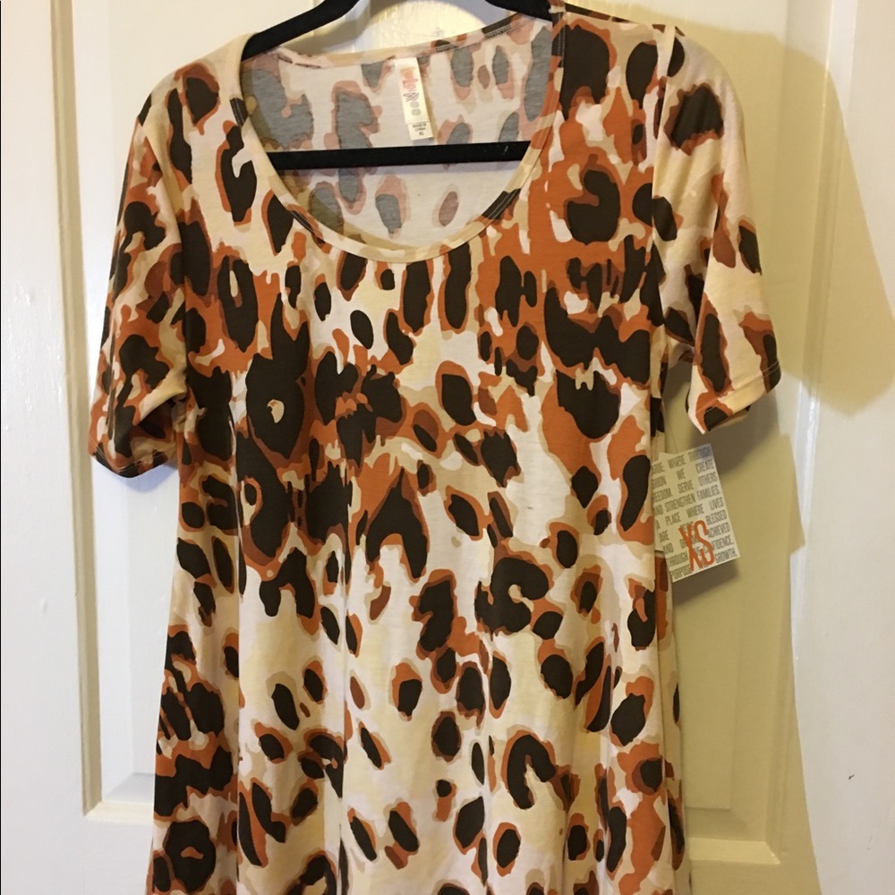 XS Lularoe Animal Leopard Print Perfect Tee
